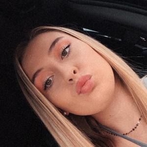 Meet your Posher, Avery